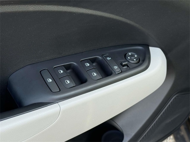 2025 Hyundai Venue SEL photo 28