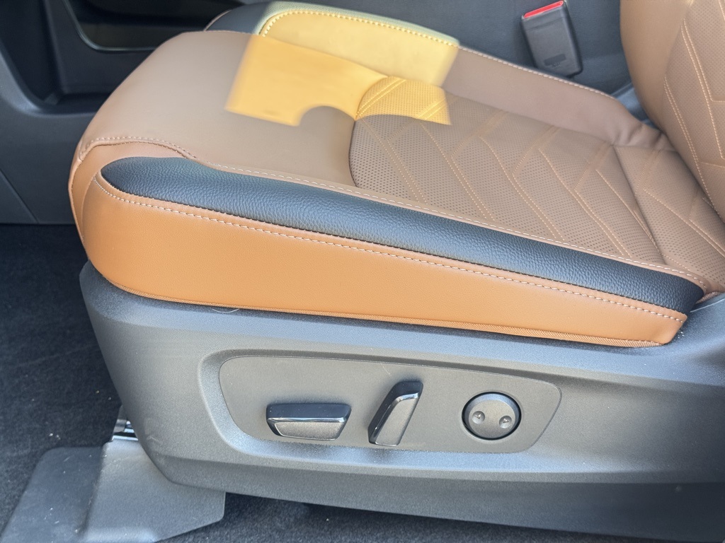 2025 Nissan Pathfinder Platinum photo 13