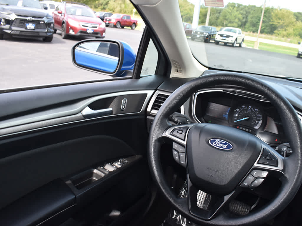2020 Ford Fusion SE photo 16