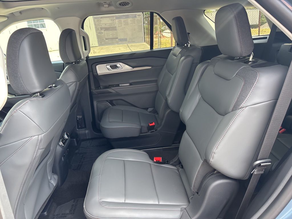 2025 Ford Explorer photo 25