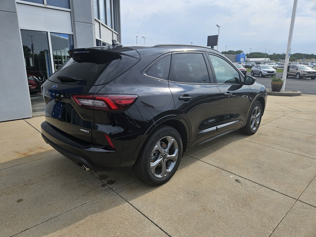2023 Ford Escape ST-Line photo 4