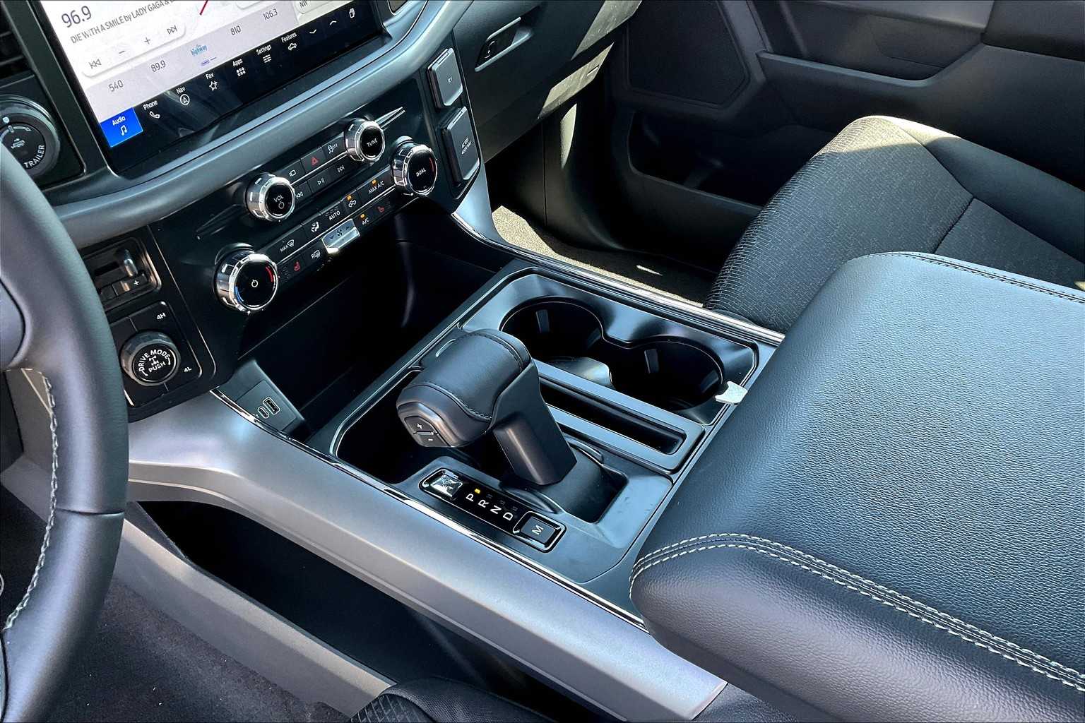 2025 Ford F-150 XLT photo 7