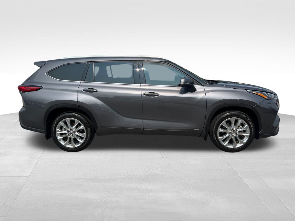 2022 Toyota Highlander Hybrid Limited photo 5