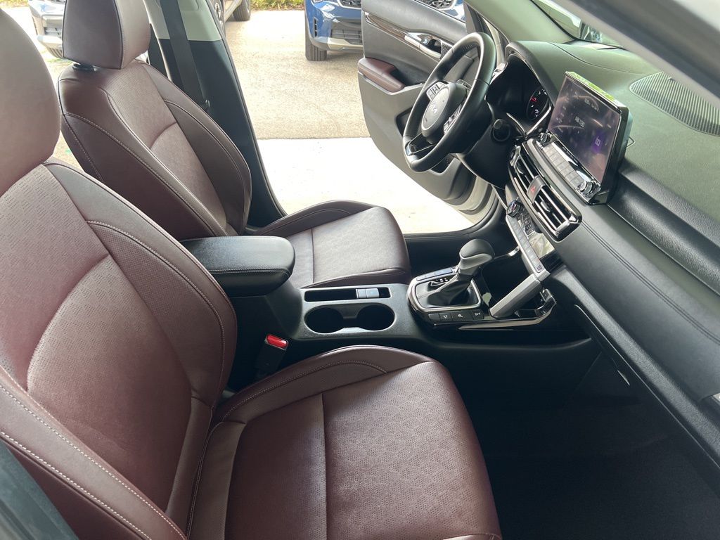 2023 Kia Seltos SX photo 18
