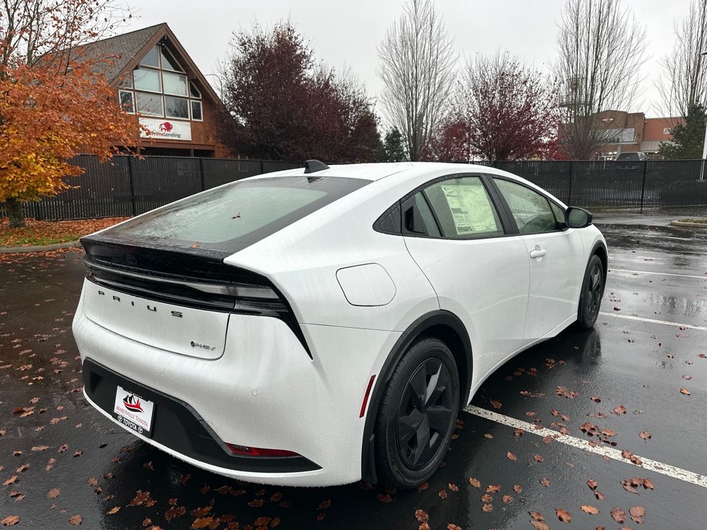 2026 Toyota Prius Plug-in Hybrid SE photo 3