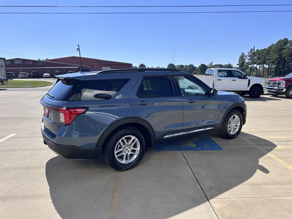 2025 Ford Explorer photo 5