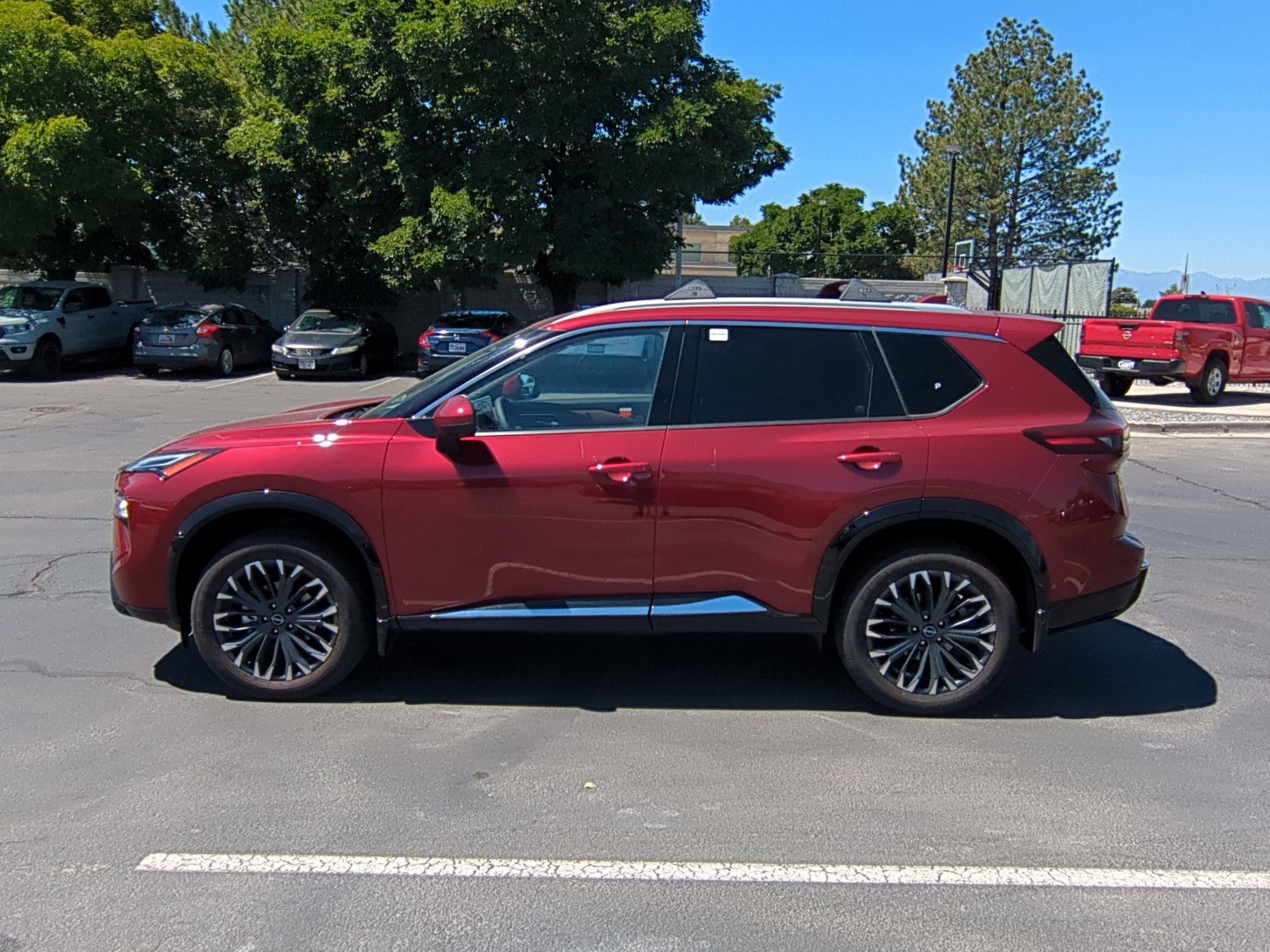 2025 Nissan Rogue Platinum photo 4