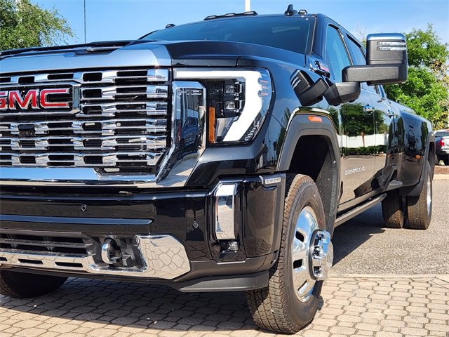2025 Gmc Sierra 3500 HD Denali photo 3