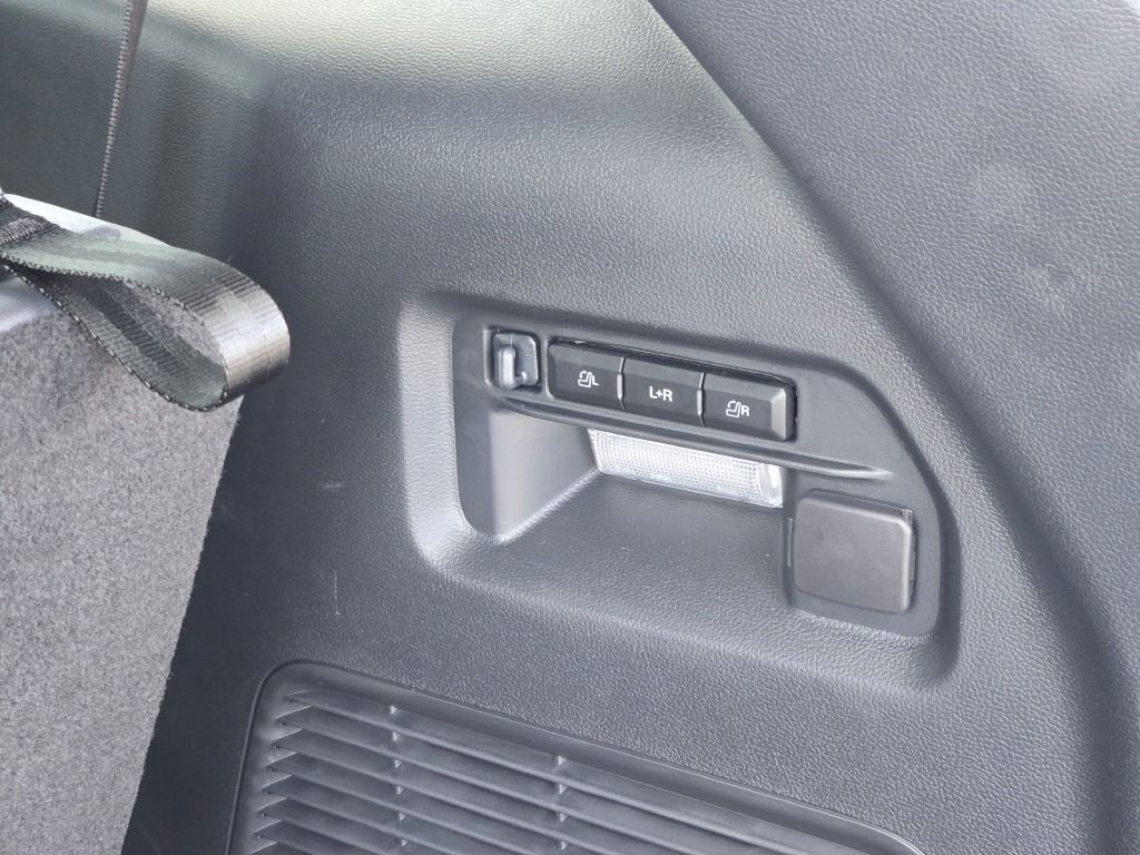2025 Ford Explorer ST photo 13