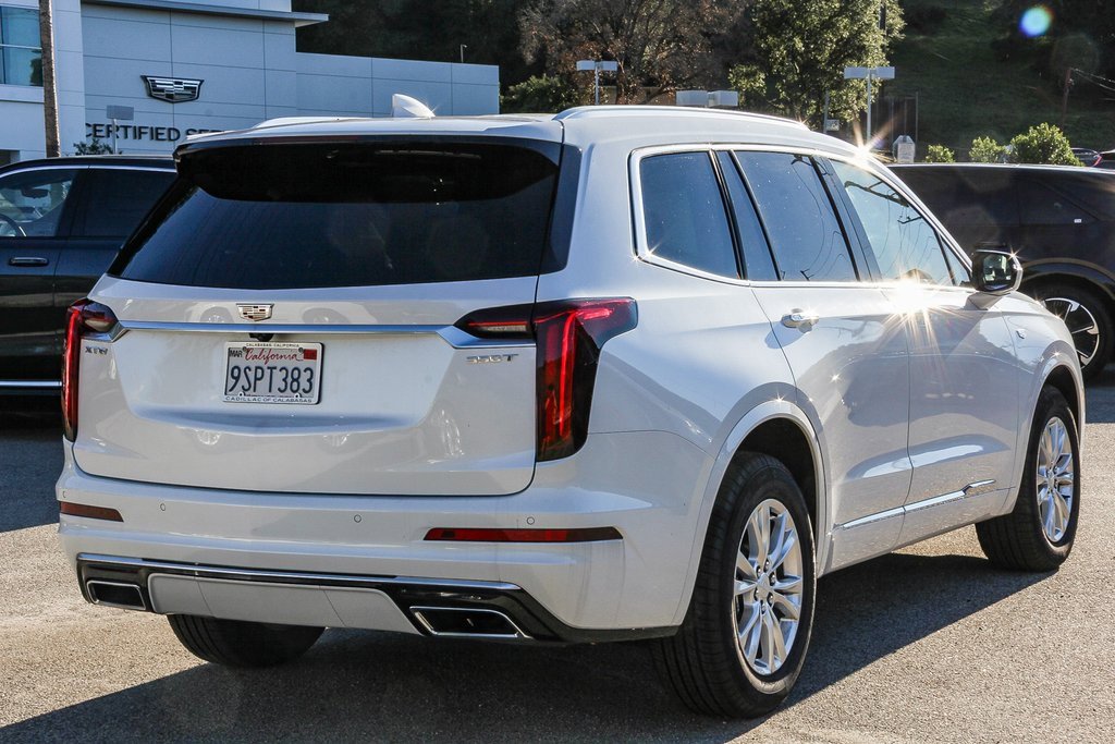 2025 Cadillac XT6 Luxury photo 3