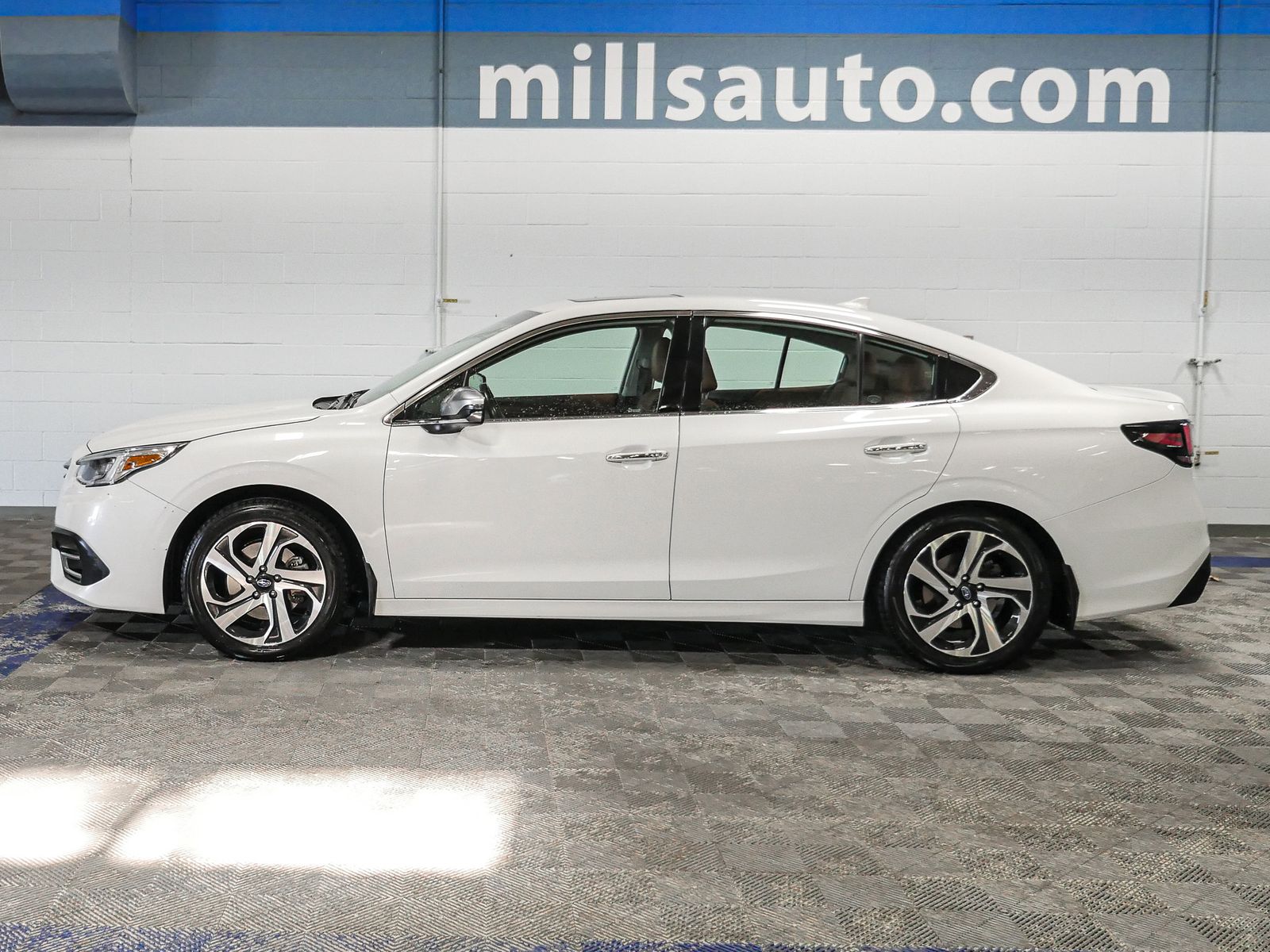 2020 Subaru Legacy Touring XT photo 3