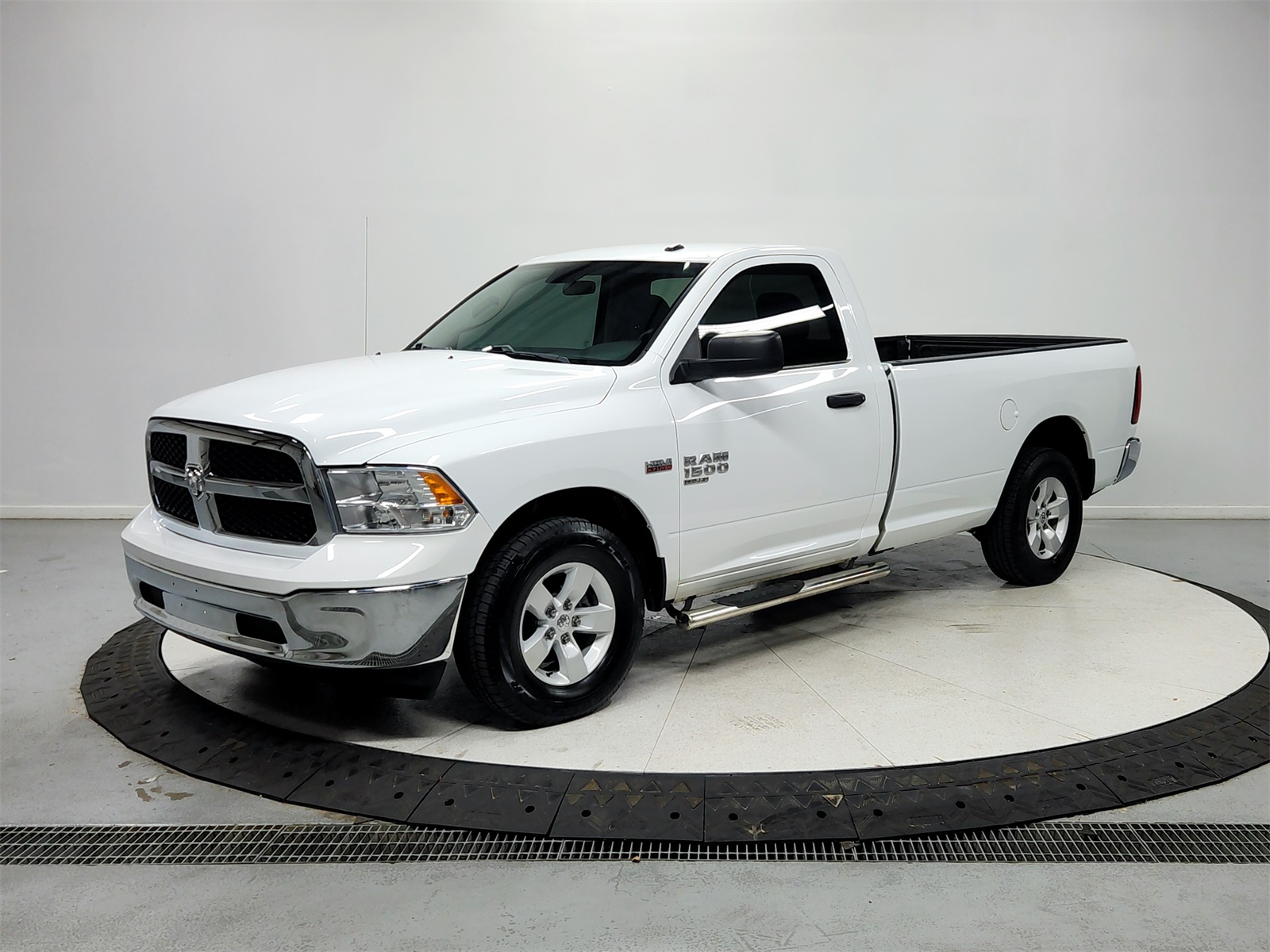 2022 Ram 1500 Classic Tradesman photo 2