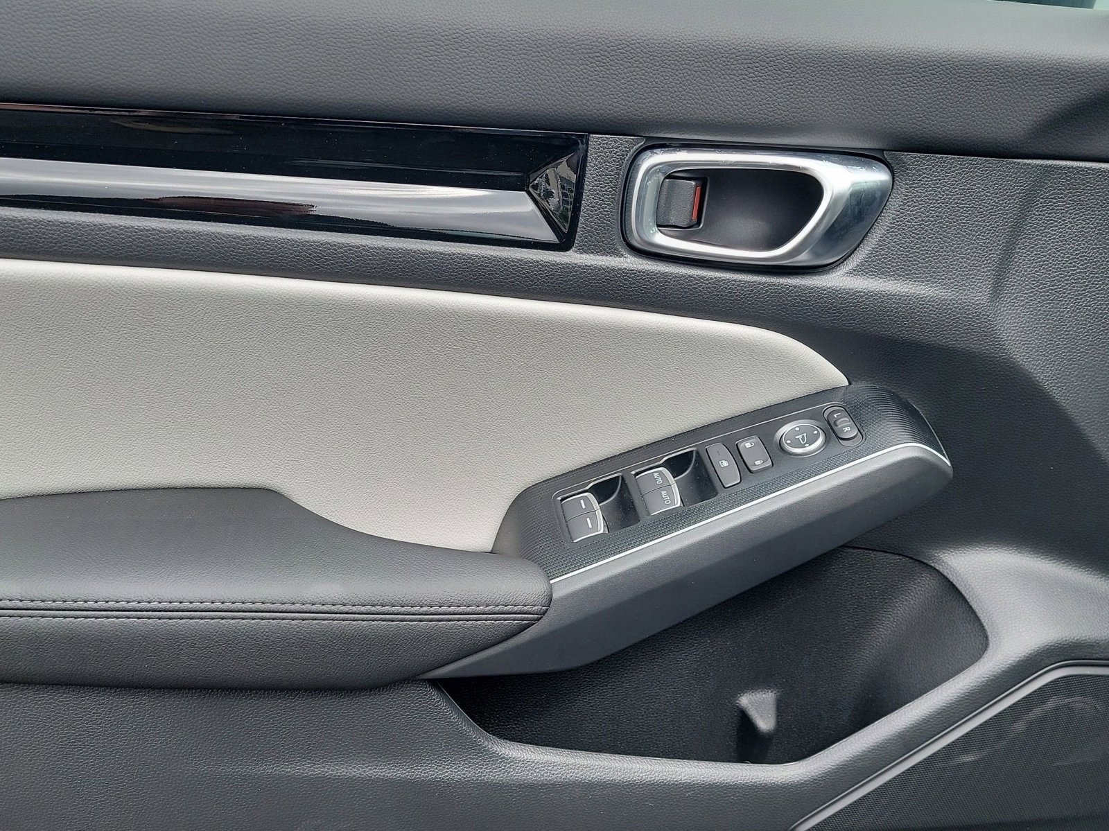 2026 Honda Civic Sport Touring Hatchback Hybrid photo 4