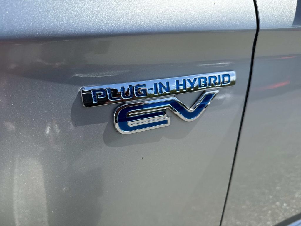 2018 Mitsubishi Outlander PHEV SEL photo 38