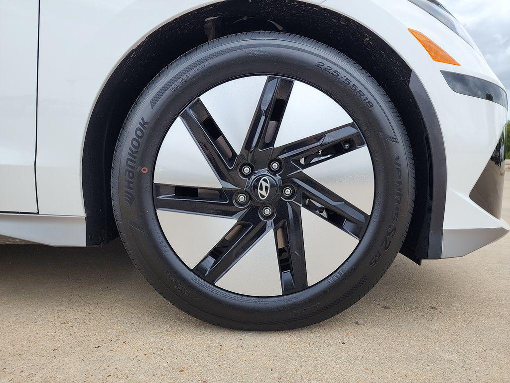 2023 Hyundai Ioniq 6 SE Standard Range photo 2