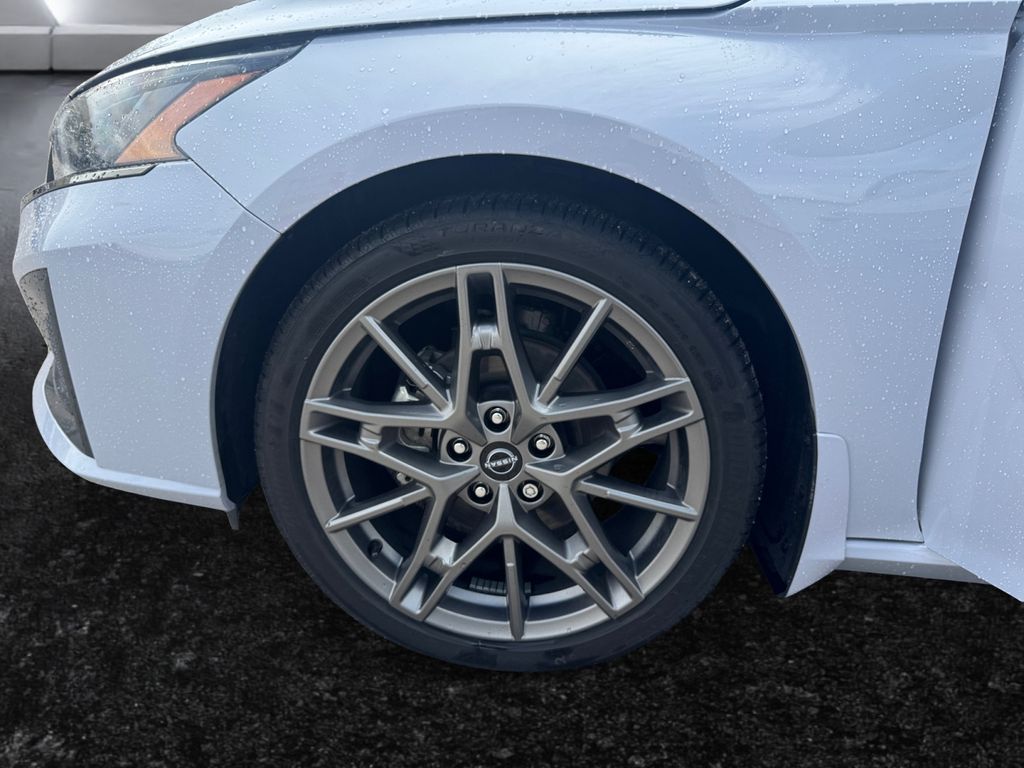 2023 Nissan Altima SR photo 23