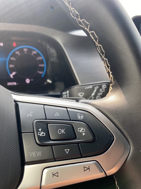 2024 Volkswagen Atlas Cross Sport SE Technology photo 17