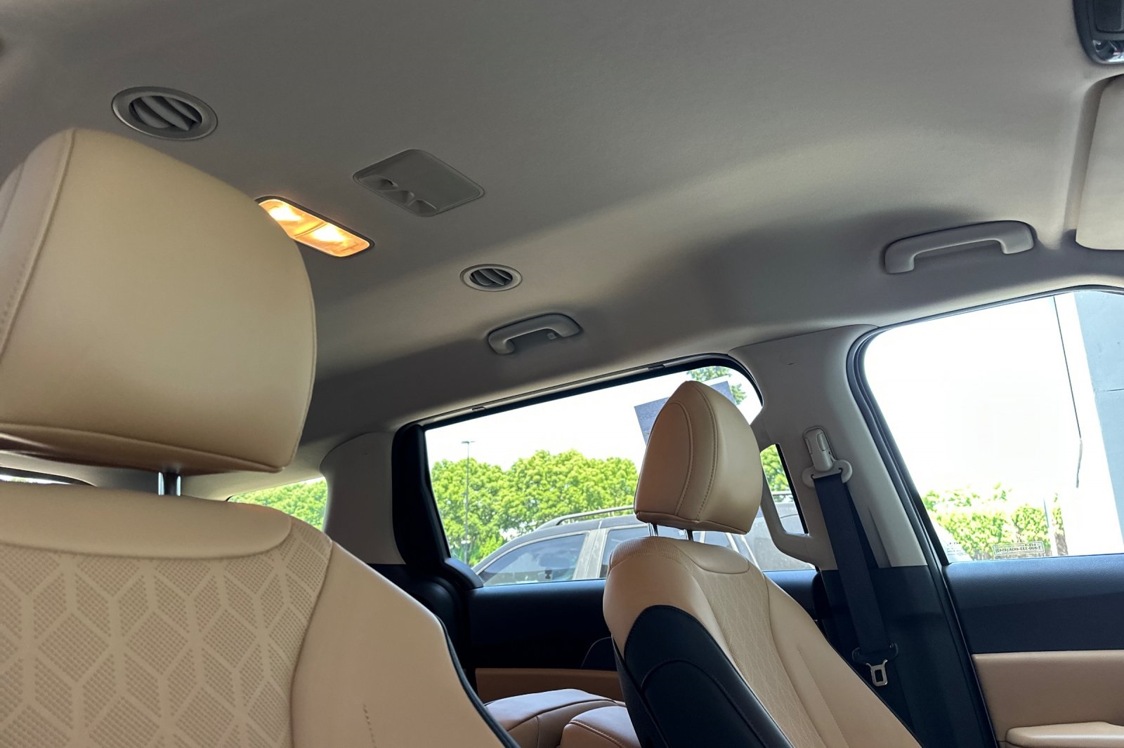 2024 Kia Carnival LX photo 18