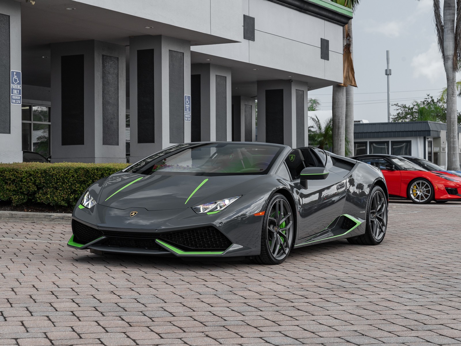 2016 Lamborghini Huracan LP 610-4 Spyder photo 32
