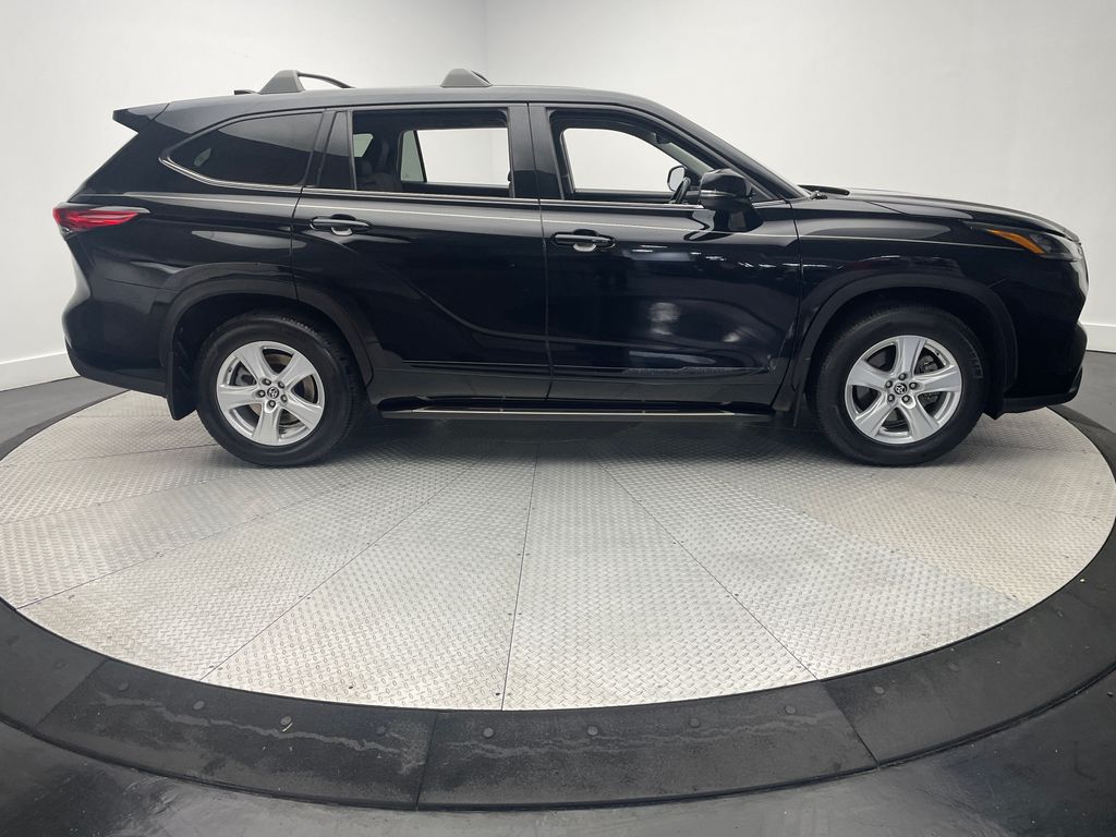 2020 Toyota Highlander L photo 3