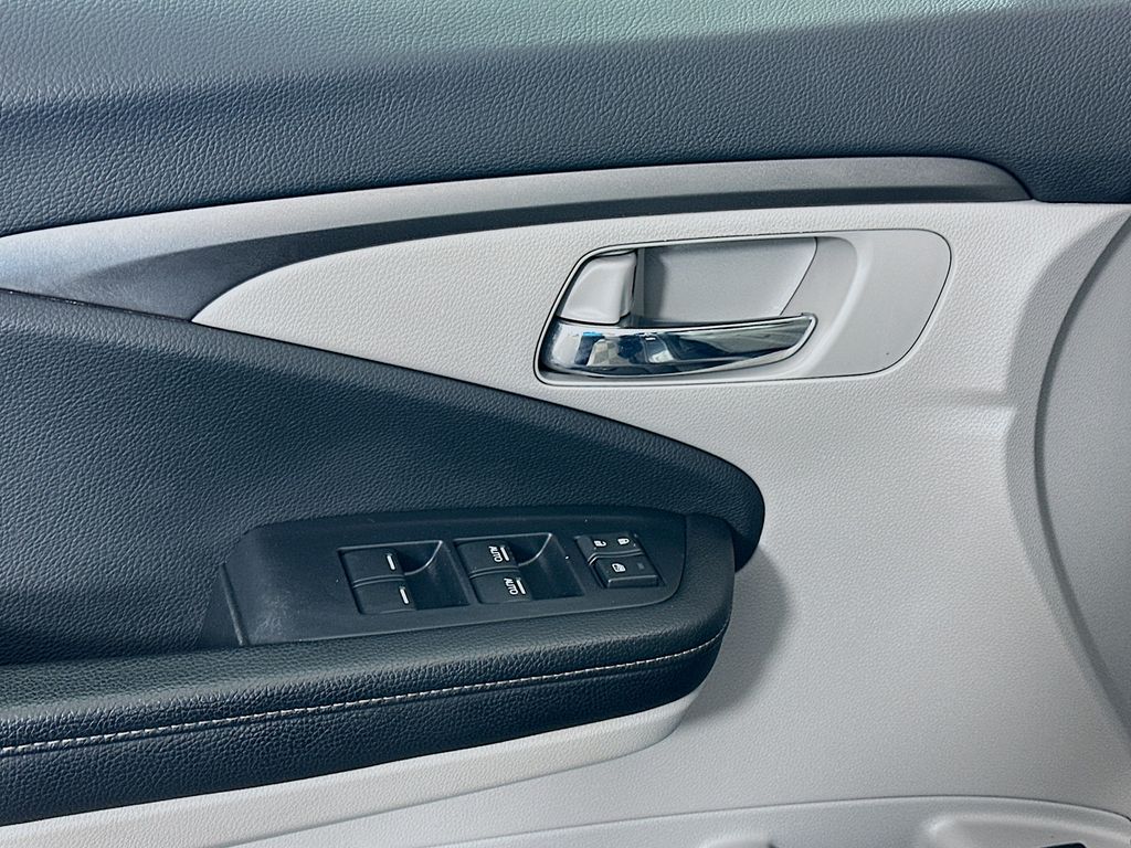 2019 Honda Ridgeline RTL photo 13
