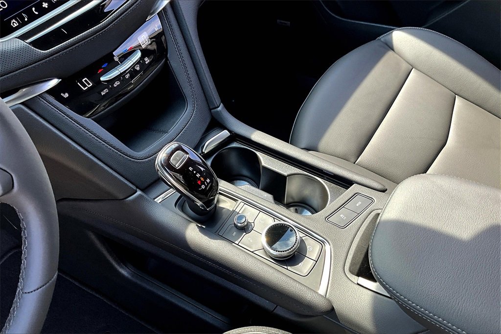 2025 Cadillac XT6 Luxury photo 6