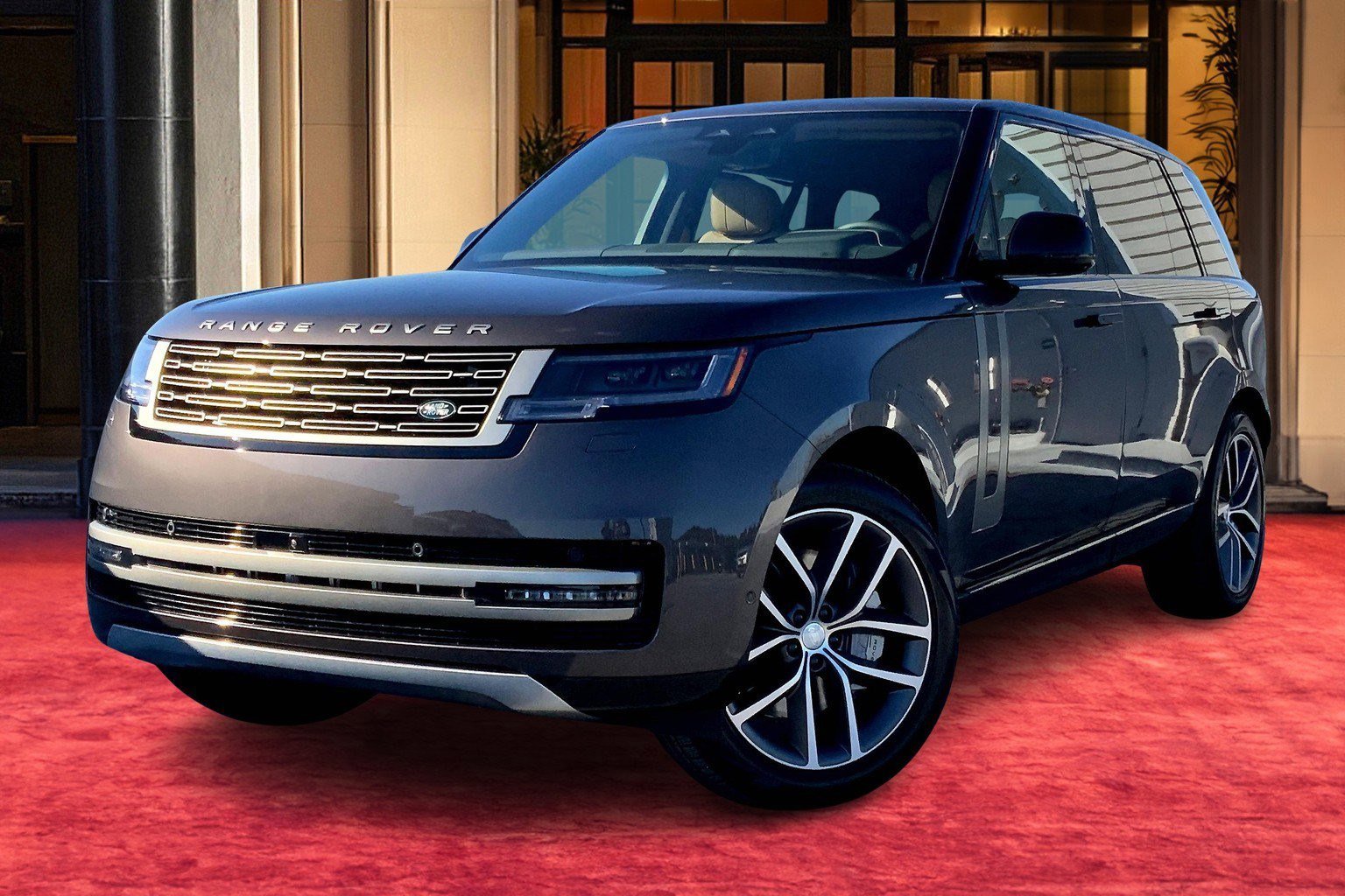 2025 Land Rover Range Rover SE's photo