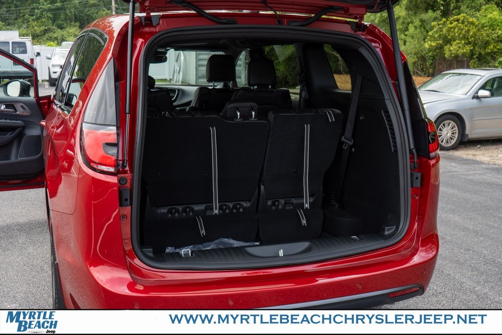 2026 Chrysler Pacifica photo 29