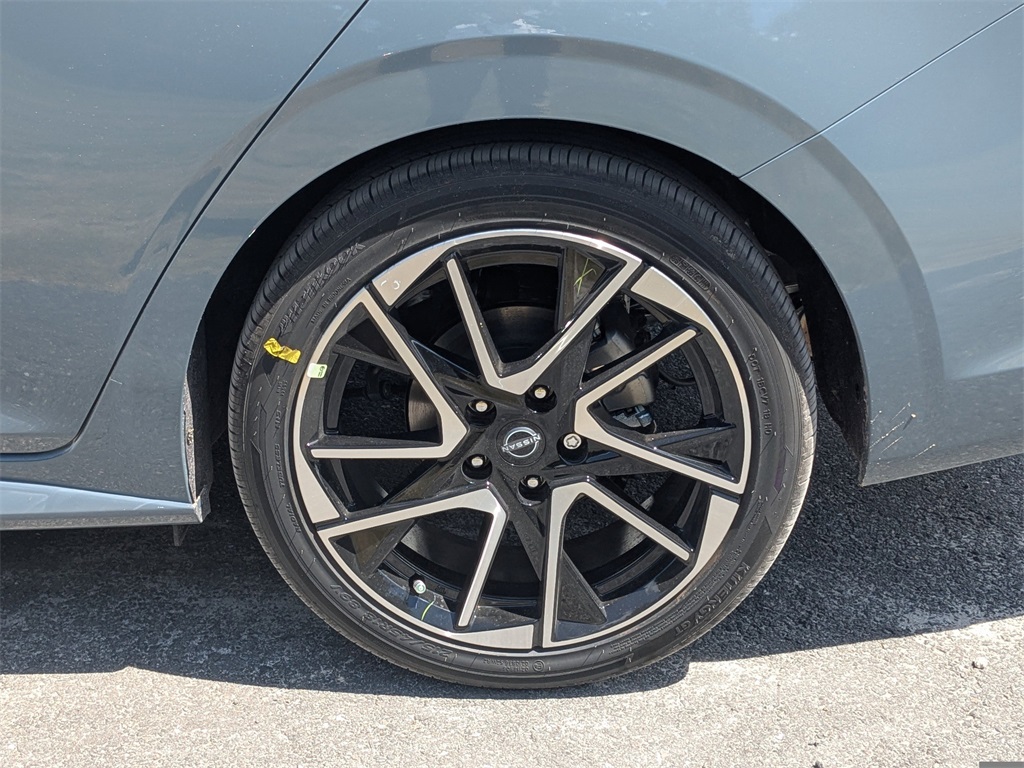 2025 Nissan Sentra SR photo 11