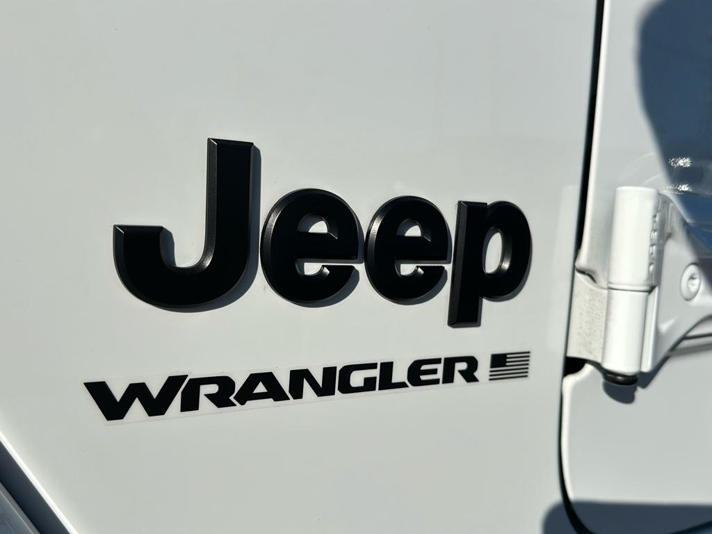 2025 Jeep Wrangler Sahara photo 11
