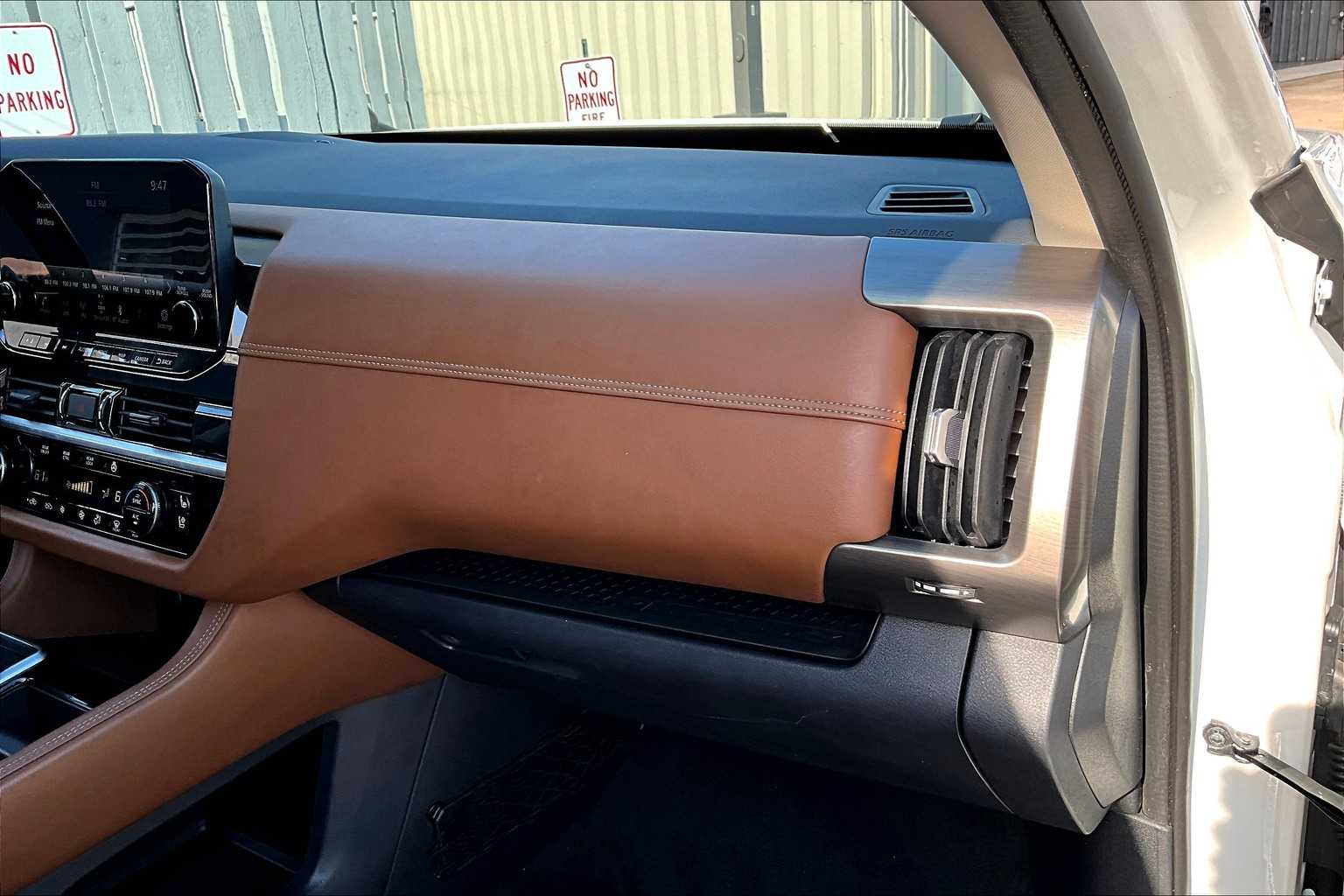 2022 Nissan Pathfinder Platinum photo 15