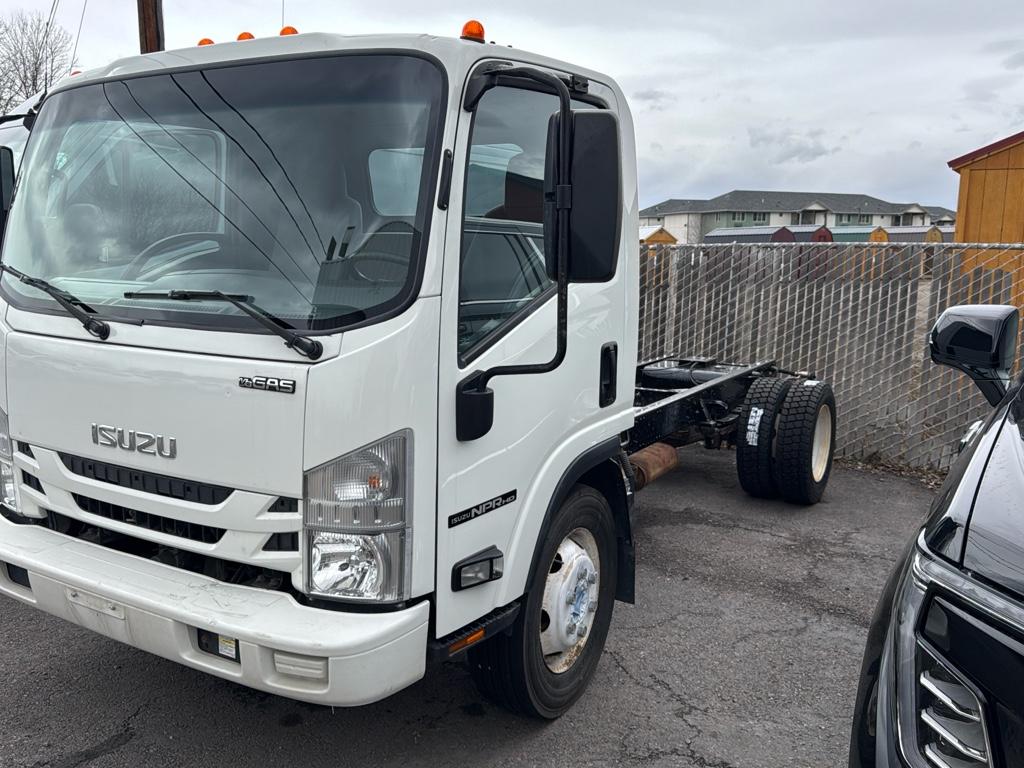 2019 Isuzu NPR photo 2