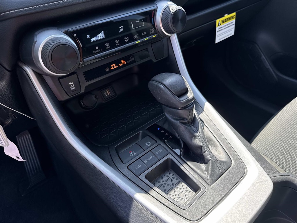 2023 Toyota RAV4 LE photo 24