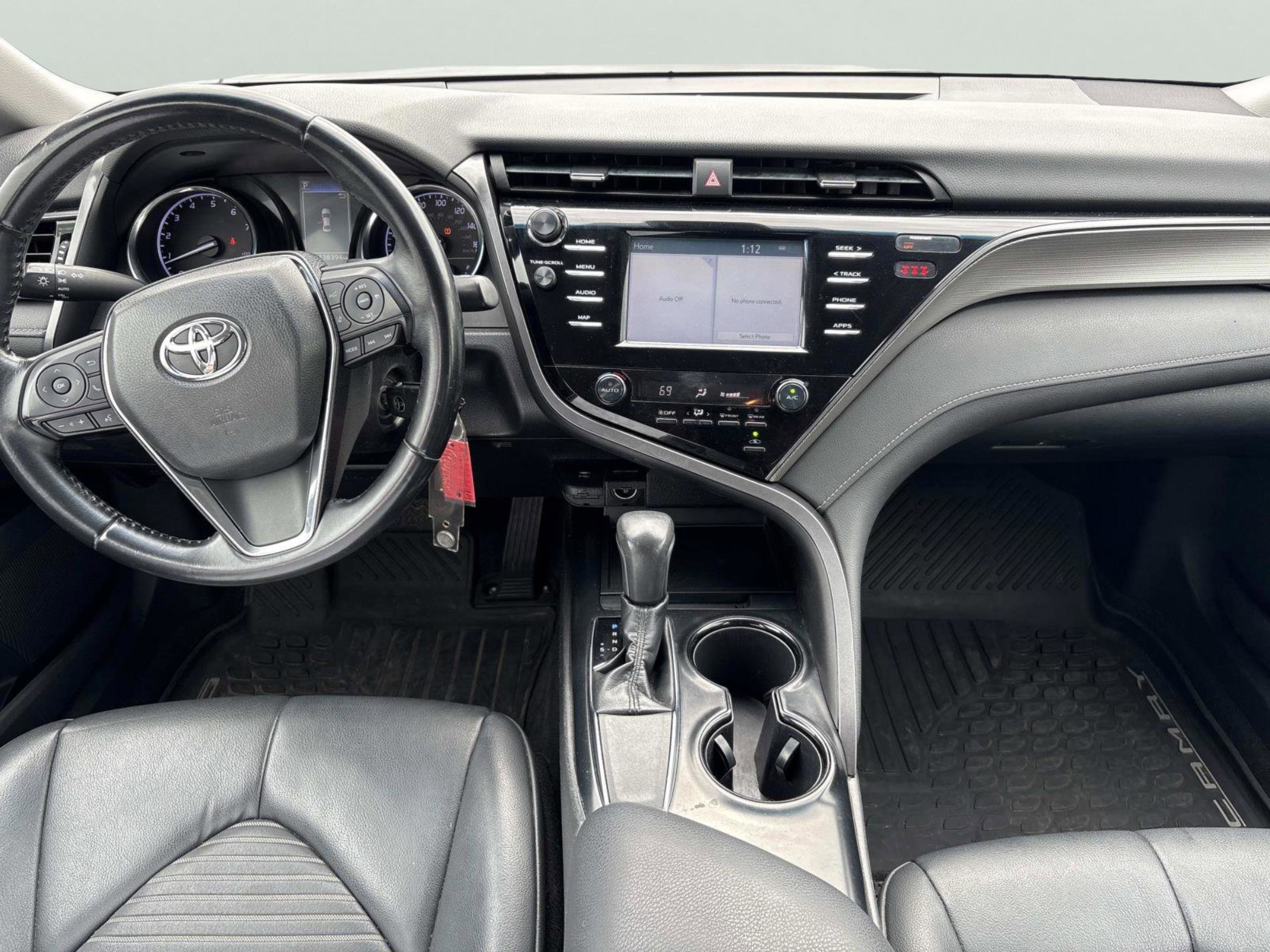 2019 Toyota Camry SE photo 13