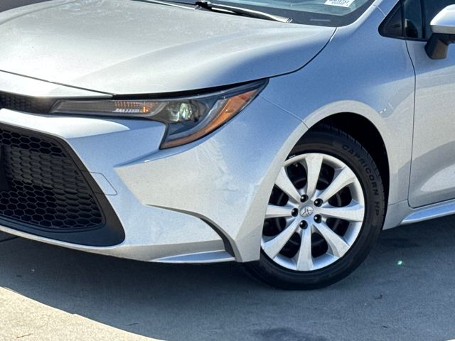 2022 Toyota Corolla LE photo 3