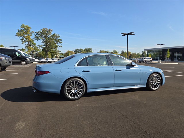 2025 Mercedes Benz S 450 580 4MATIC photo 3