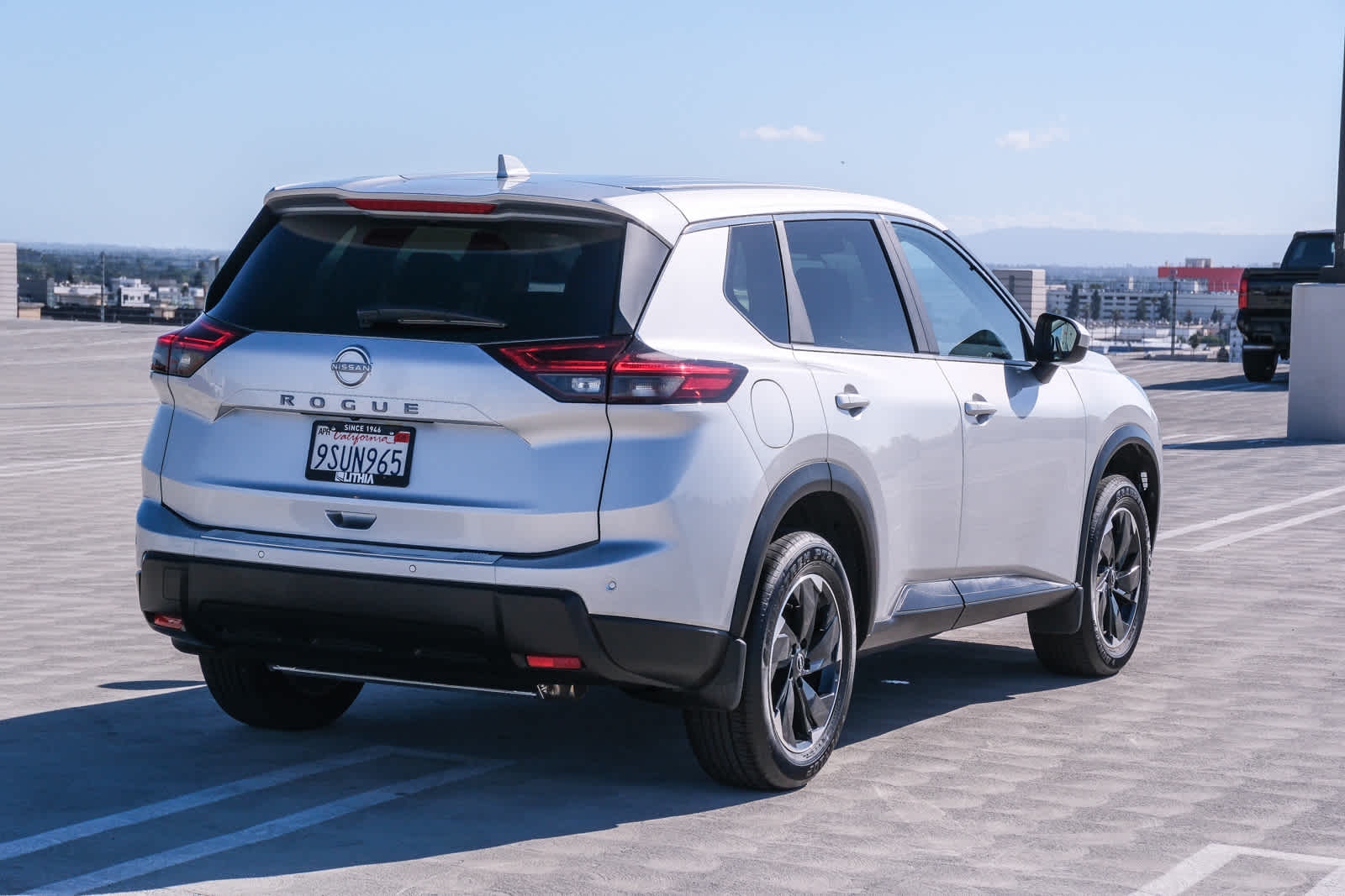 2025 Nissan Rogue SV photo 4