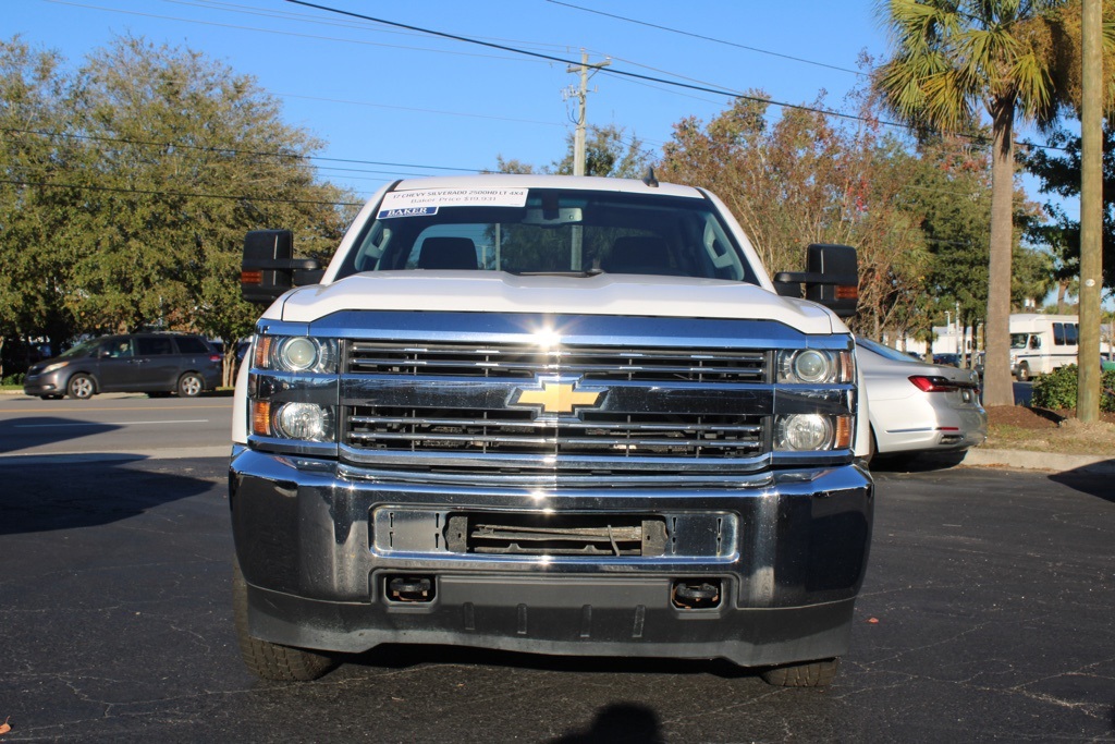 2017 Chevrolet Silverado 2500HD LT photo 3