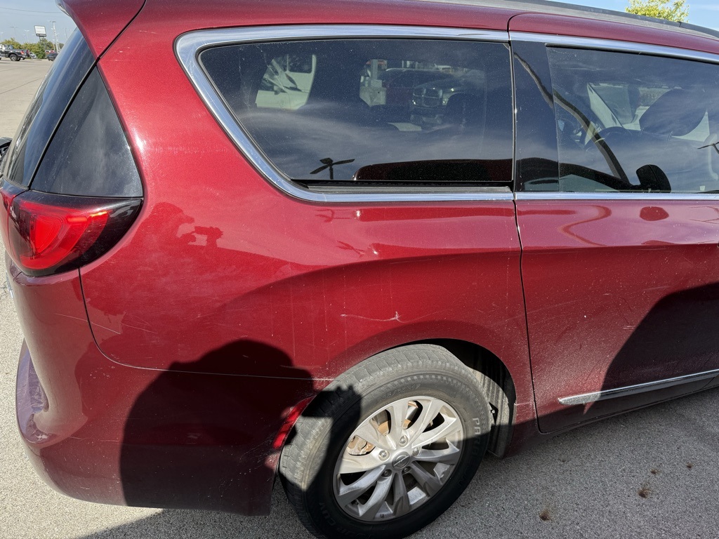2017 Chrysler Pacifica Touring L photo 10