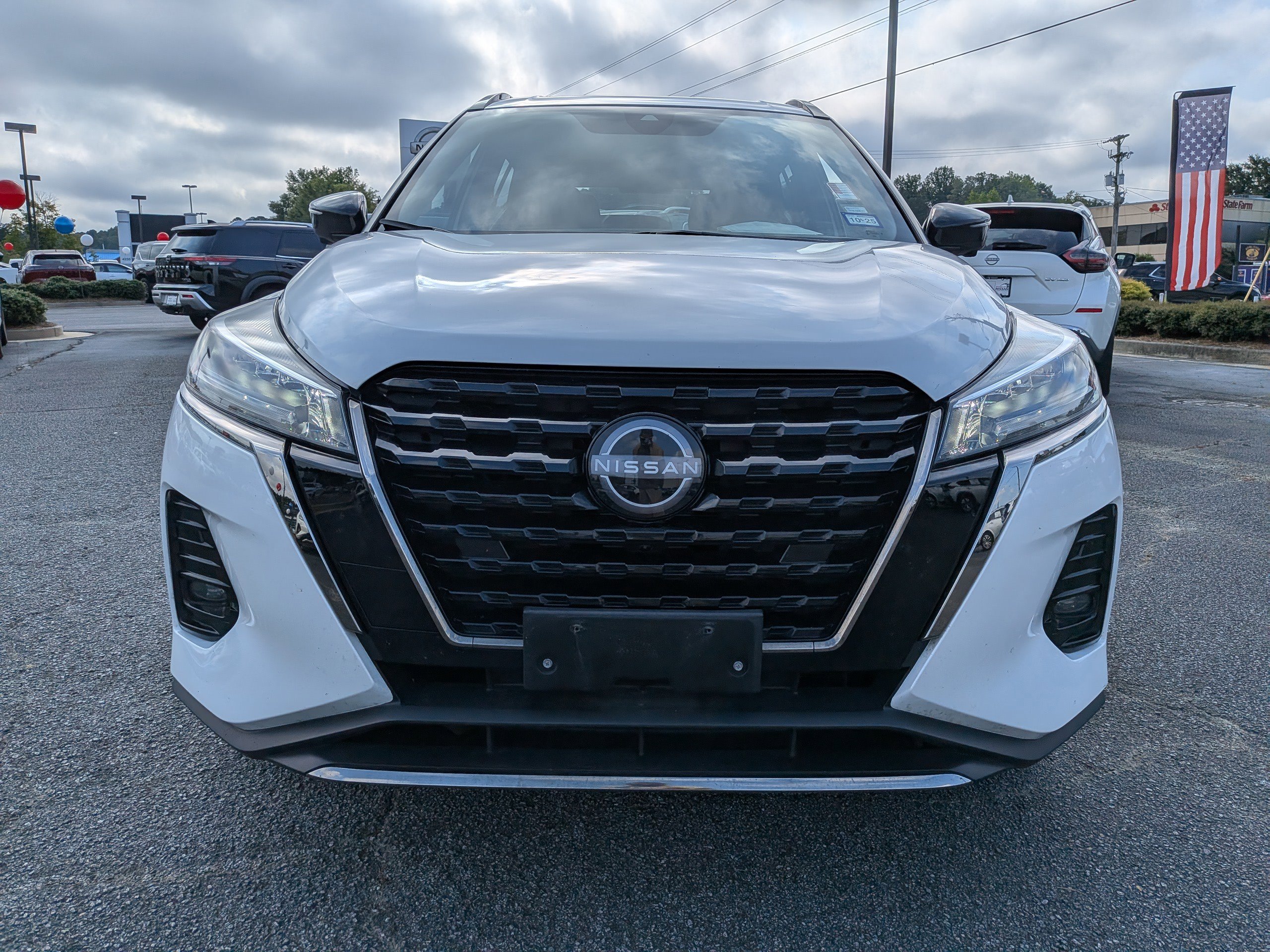 2023 Nissan Kicks SR photo 6