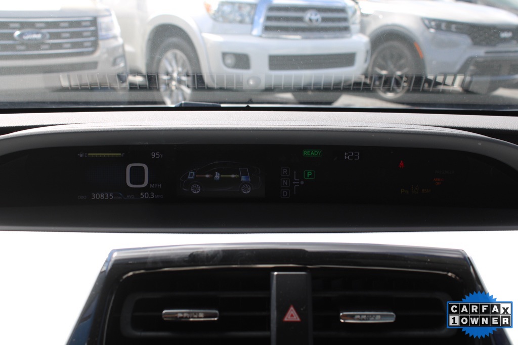 2017 Toyota Prius Four photo 19