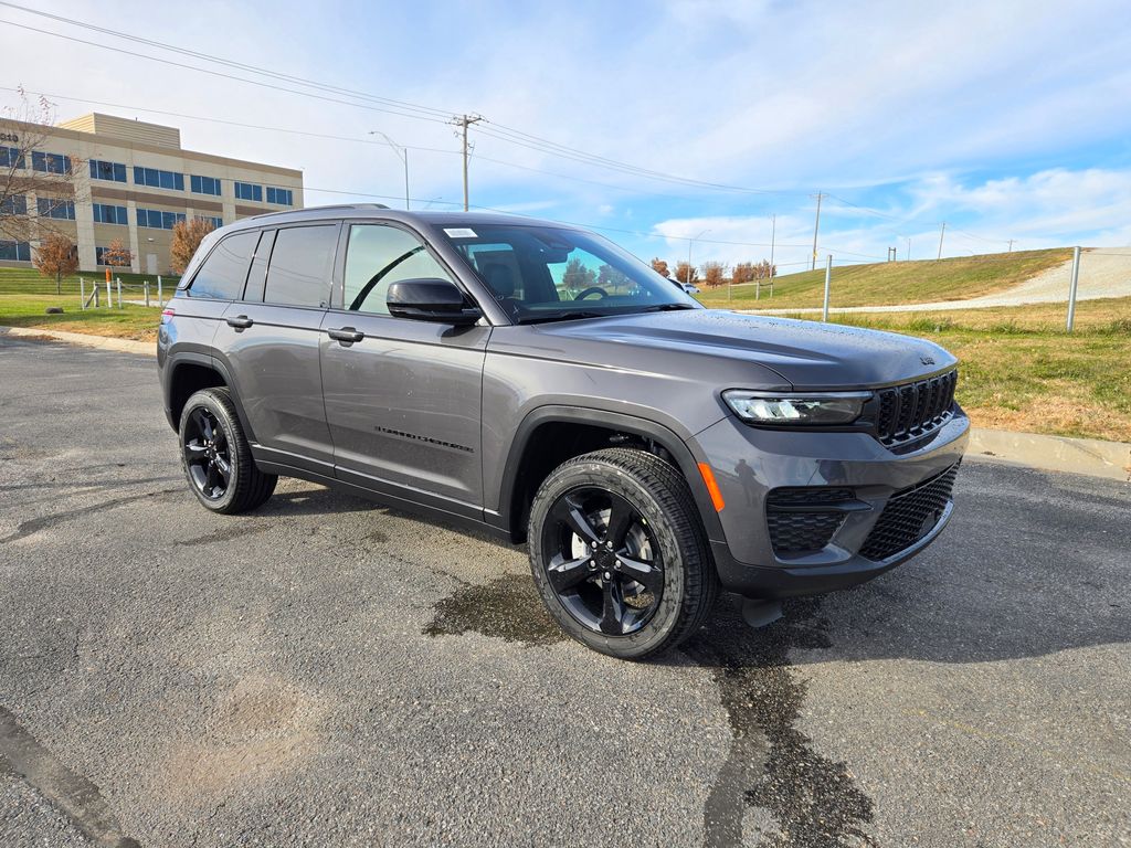2025 Jeep Grand Cherokee Altitude's photo