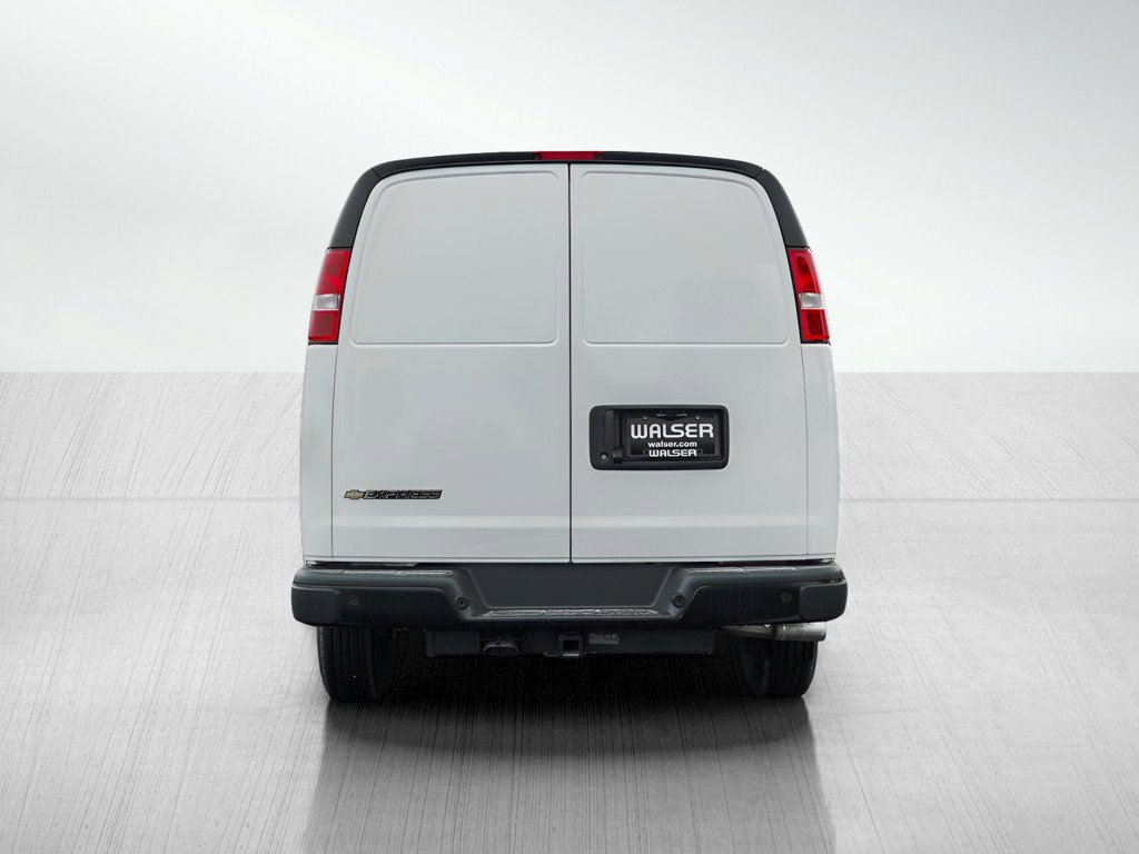 2025 Chevrolet Express Cargo 3500 photo 4