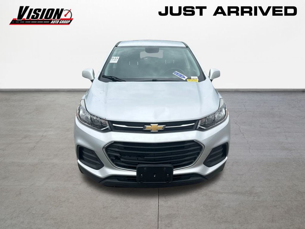 2017 Chevrolet Trax LS photo 2