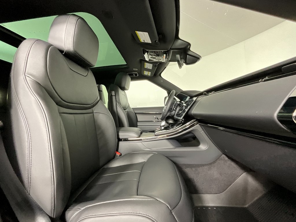2025 Land Rover Range Rover Sport P360 S photo 3