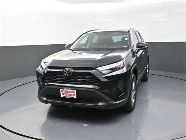 2025 Toyota RAV4 Hybrid XLE photo 2
