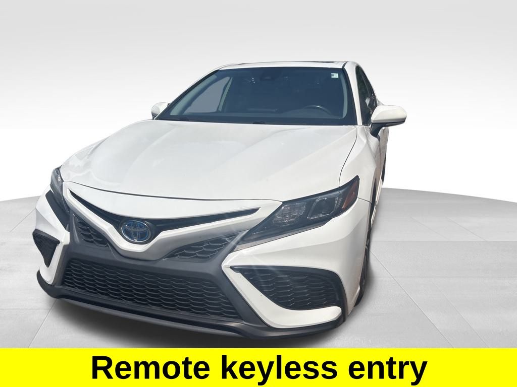 2022 Toyota Camry Hybrid SE photo 4