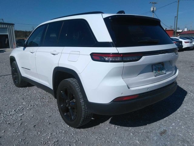 2023 Jeep Grand Cherokee Altitude photo 2