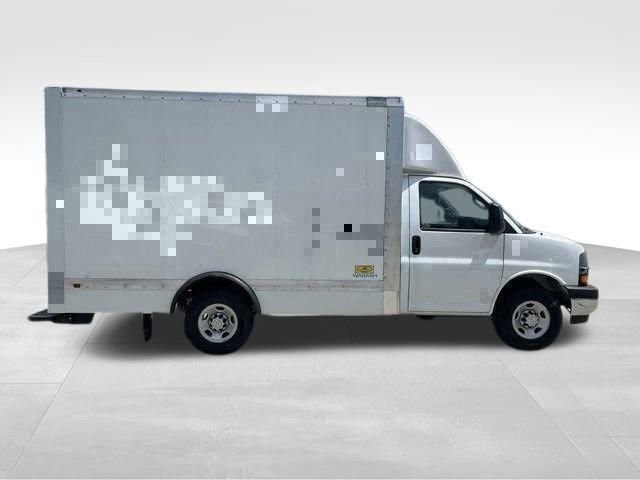 2023 Chevrolet Express Cutaway 3500 photo 2