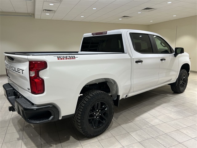 2025 Chevrolet Silverado 1500 LT Trail Boss photo 3